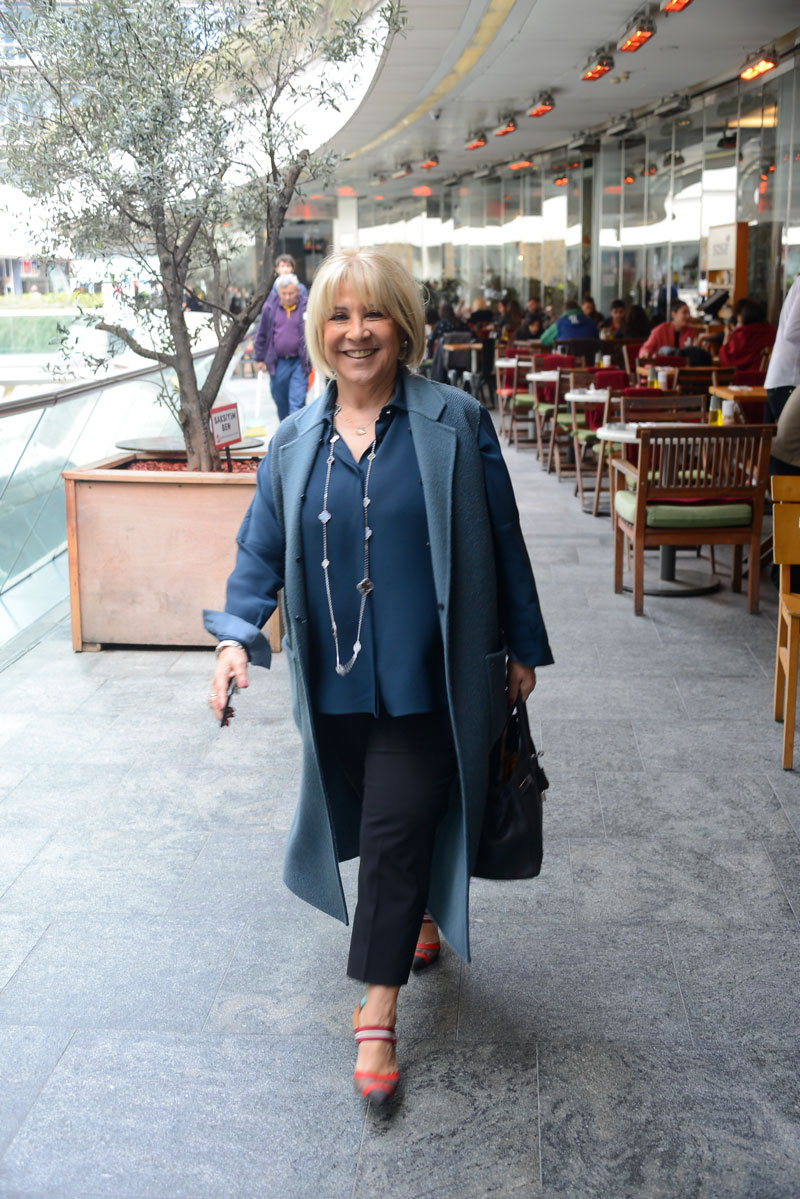 Cemiyet hayatının tanınmış isimleri alışveriş merkezinde