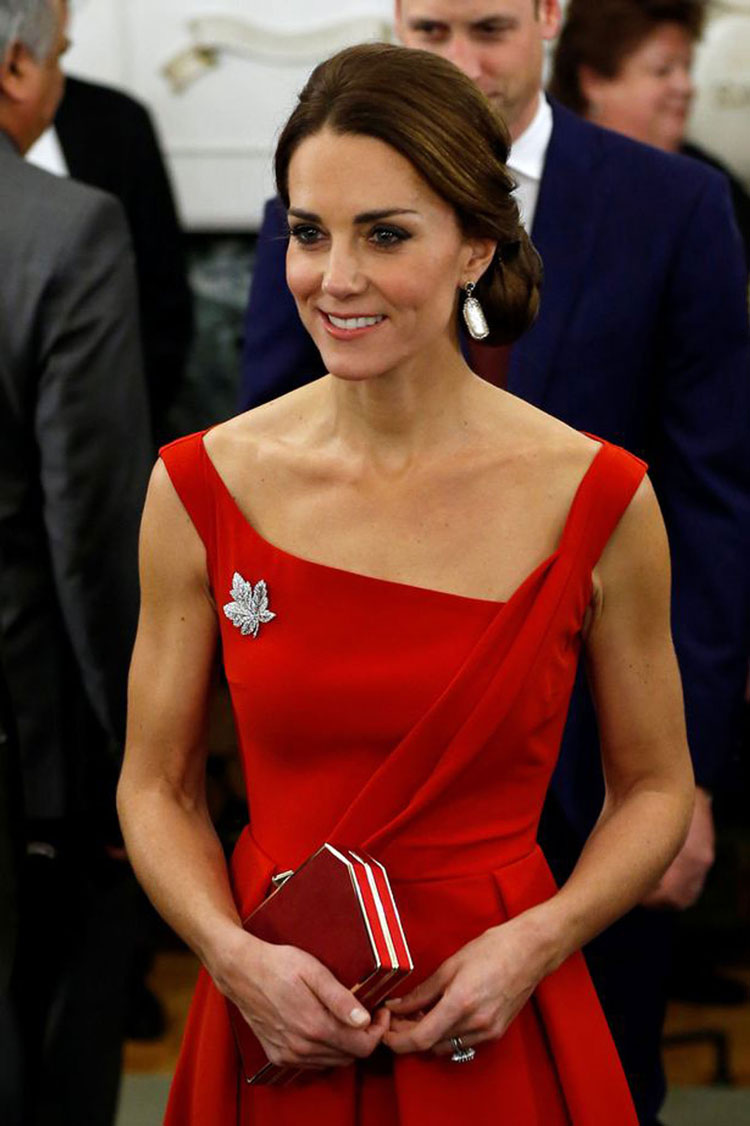 Kate Middleton aldatıldı