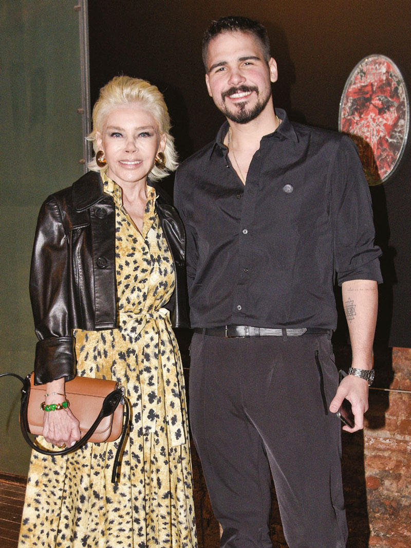 Sanatsever isimler sergide buluştu