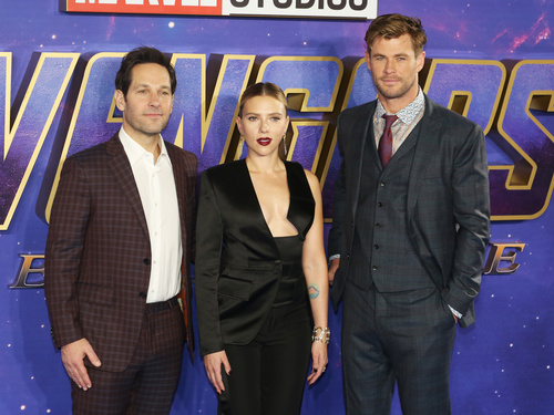 Scarlett Johansson galaya damgasını vurdu