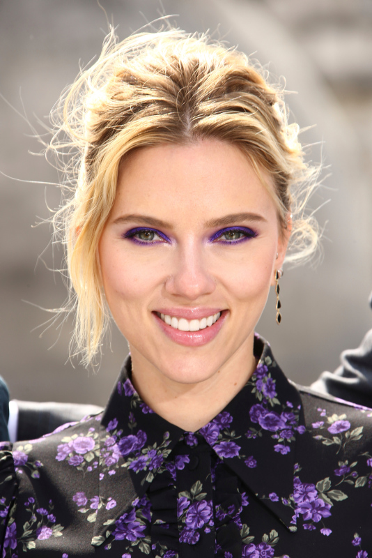 Scarlett Johansson galaya damgasını vurdu