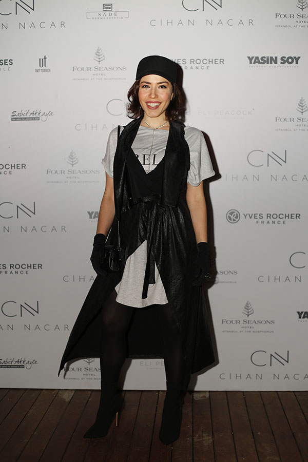 Cihan Nacar’dan Boğaz’da kırmızı defile