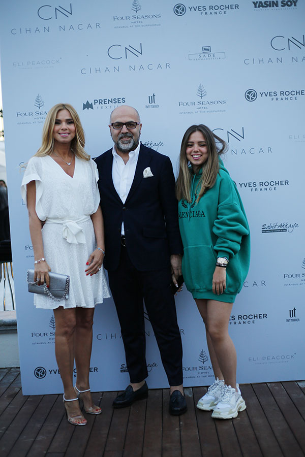 Cihan Nacar’dan Boğaz’da kırmızı defile