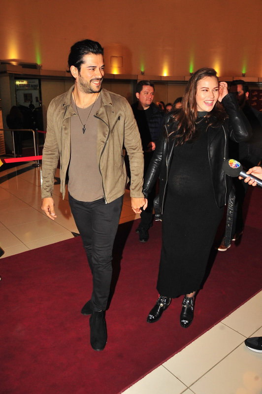 Fahriye Evcen anne oldu