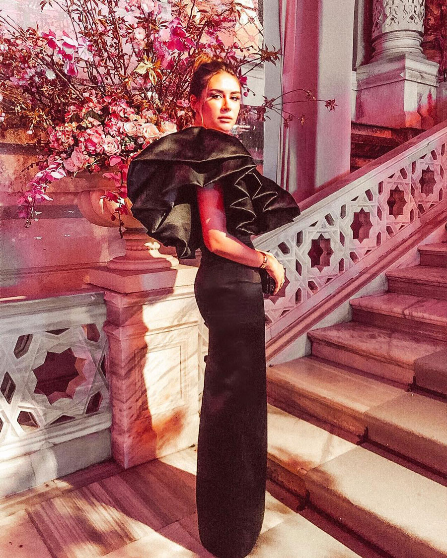 Ünlü isimler şıklıklarıyla göz doldurdu