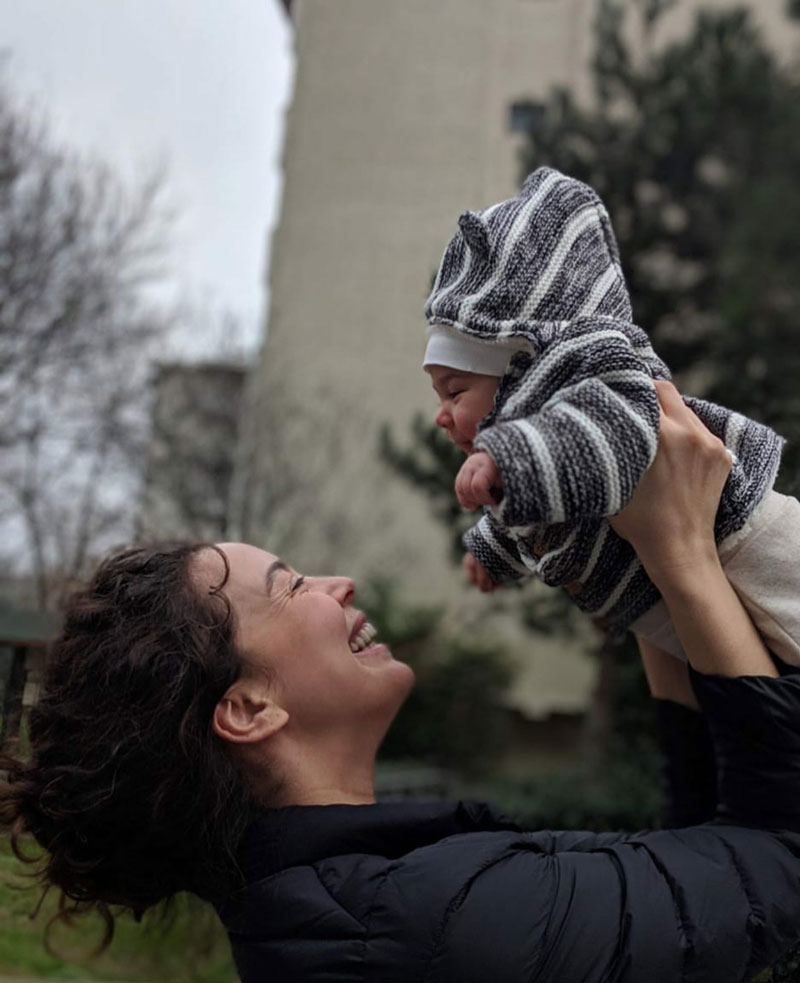 Azra Akın eşiyle baş başa yemek yedi