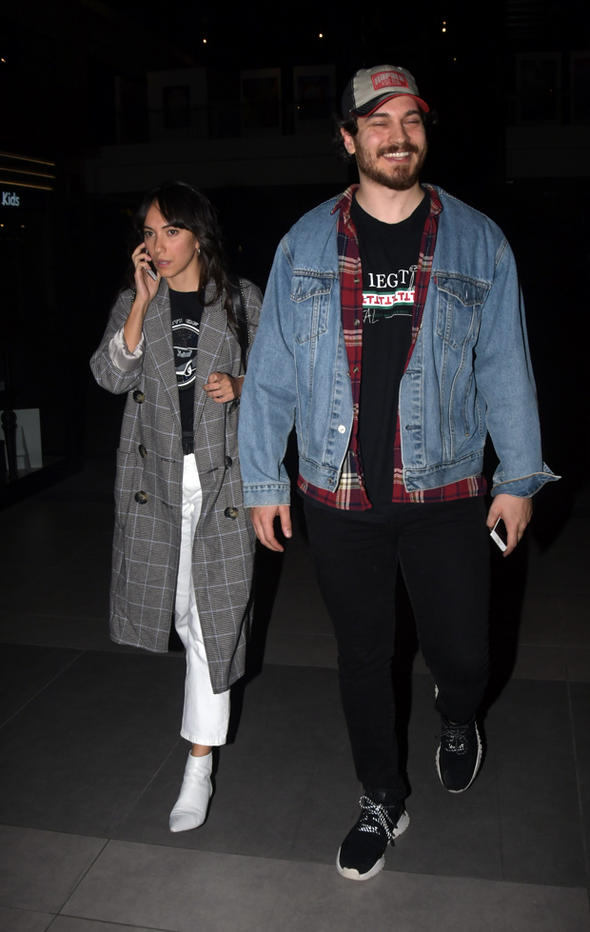 Çağatay Ulusoy ve Duygu Sarışın çok mutlu