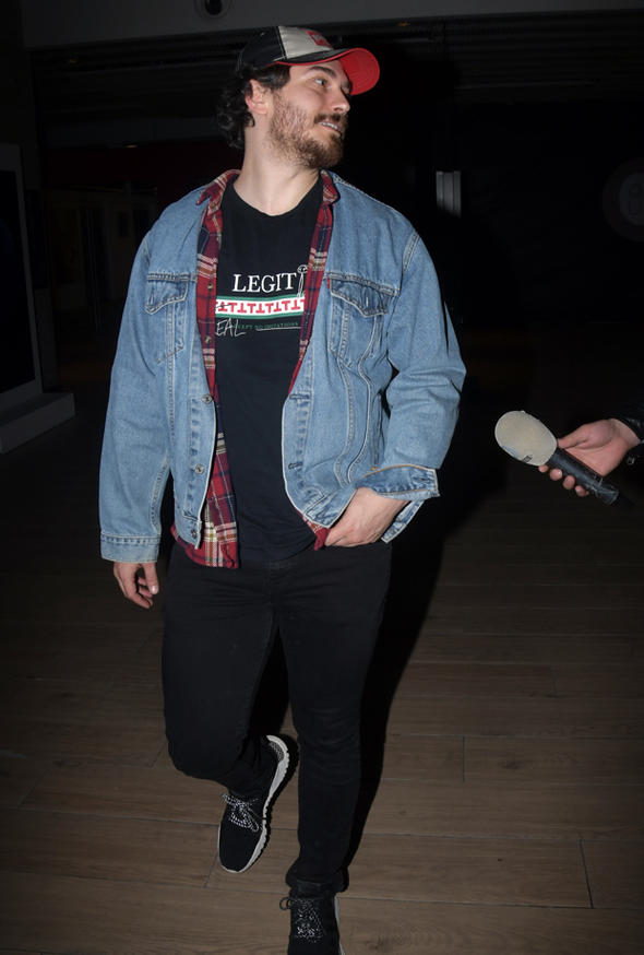 Çağatay Ulusoy ve Duygu Sarışın çok mutlu