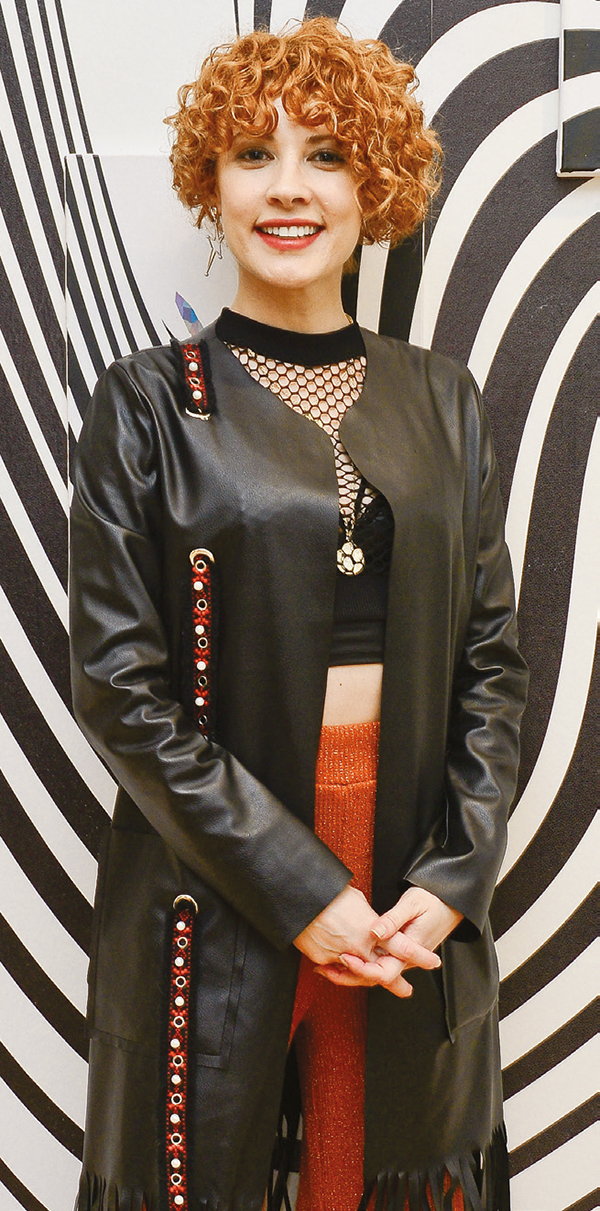 İlk kişisel sergisini açtı