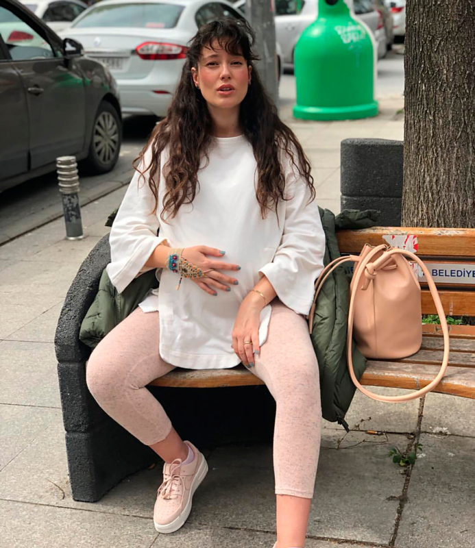 Pelin Akil anne oldu