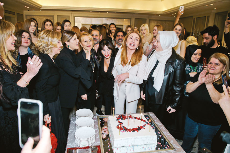 30. Yıla defileli kutlama 