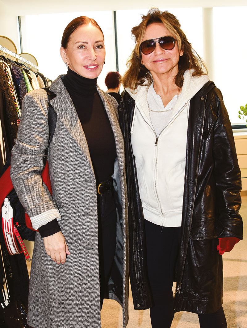 Yeni adresinde davetlilerini ağırladı 