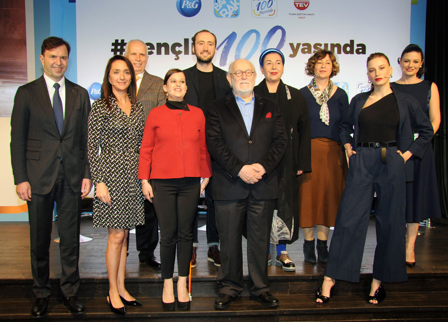  Serenay Sarıkaya’dan P&G ‘Gençlik 100 yaşında’ kampanyası ile gençlere anlamlı destek