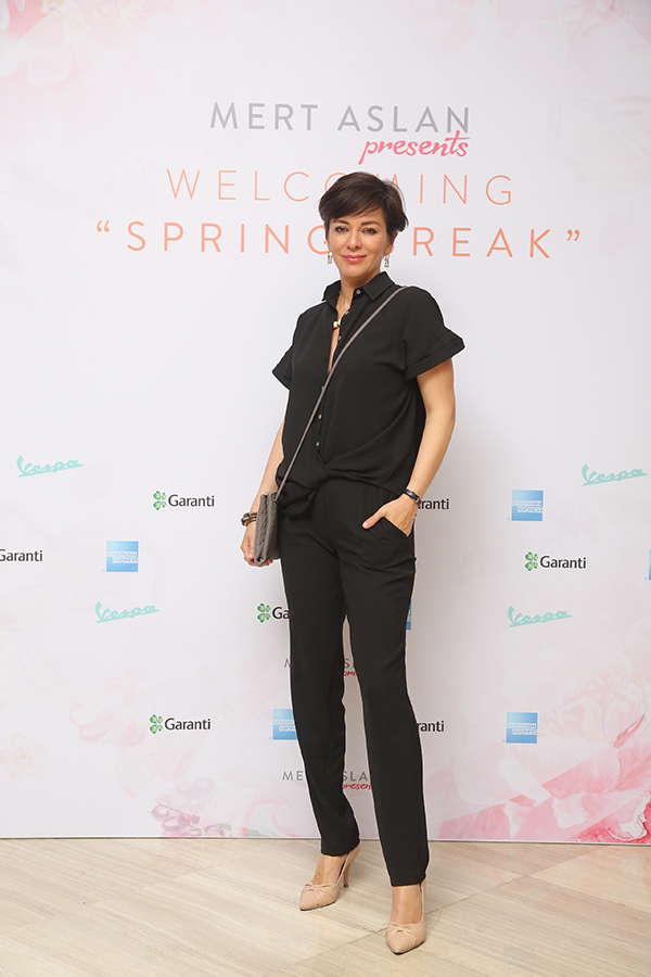 Moda tutkunları alışveriş etkinliğinde bir araya geldi