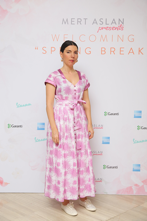 Moda tutkunları alışveriş etkinliğinde bir araya geldi