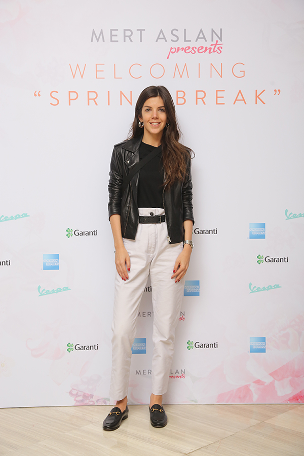 Moda tutkunları alışveriş etkinliğinde bir araya geldi