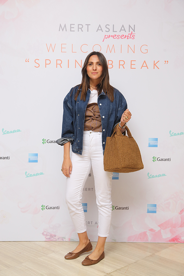 Moda tutkunları alışveriş etkinliğinde bir araya geldi