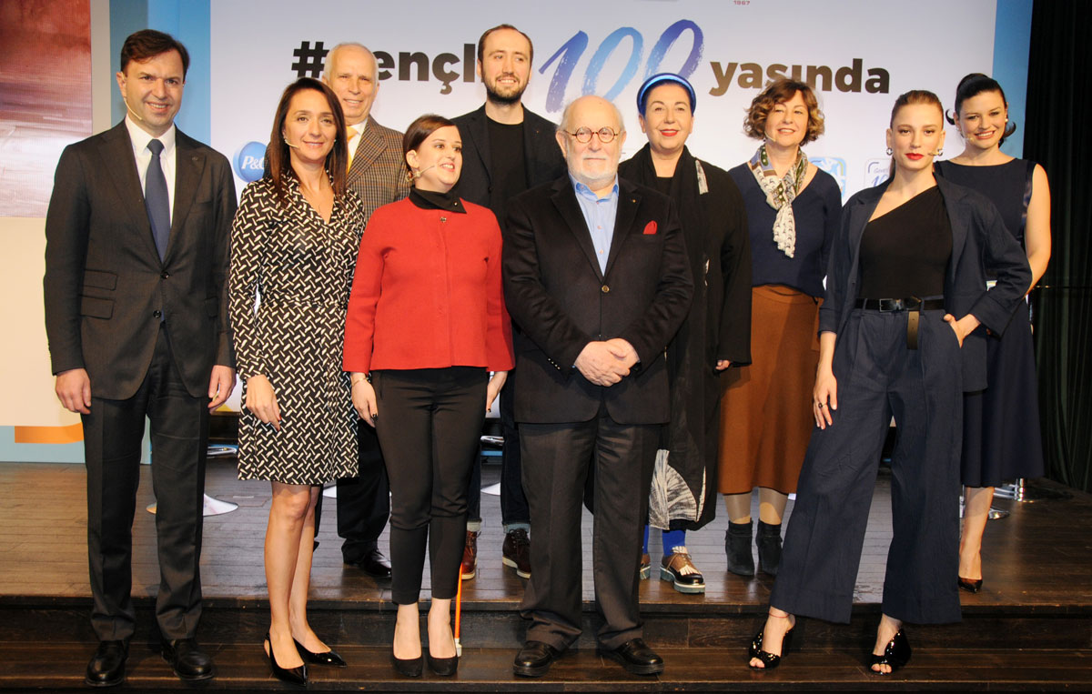  Serenay Sarıkaya’dan P&G ‘Gençlik 100 yaşında’ kampanyası ile gençlere anlamlı destek