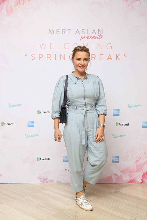 Moda tutkunları alışveriş etkinliğinde bir araya geldi