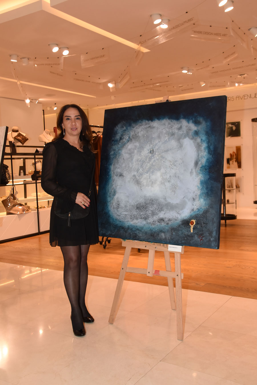 Vitrinler sanatla buluştu