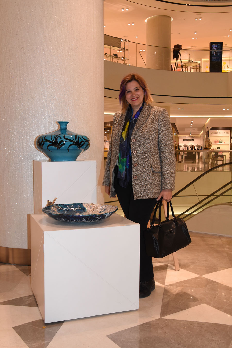 Vitrinler sanatla buluştu