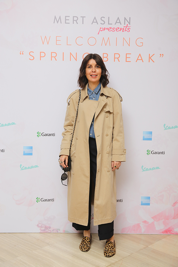 Moda tutkunları alışveriş etkinliğinde bir araya geldi