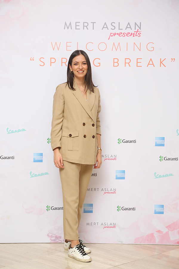 Moda tutkunları alışveriş etkinliğinde bir araya geldi