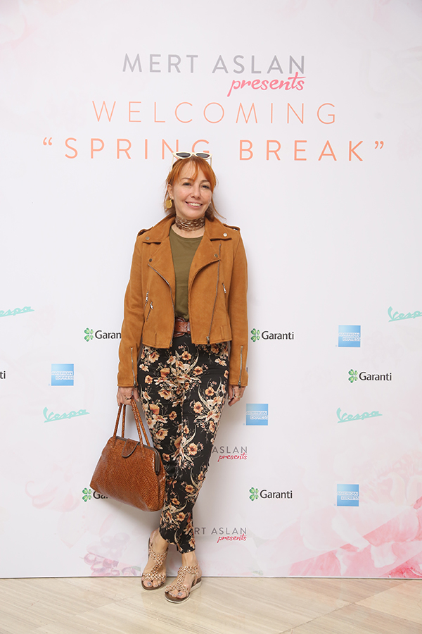 Moda tutkunları alışveriş etkinliğinde bir araya geldi