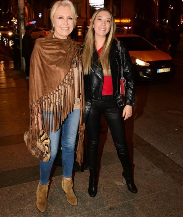 Onur Büyüktopçu, 37'nci yaşını arkadaşlarıyla kutladı