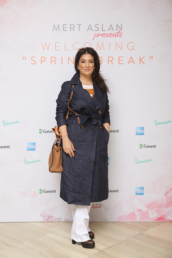 Moda tutkunları alışveriş etkinliğinde bir araya geldi