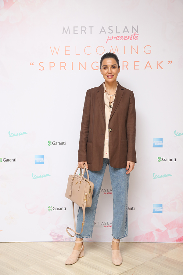 Moda tutkunları alışveriş etkinliğinde bir araya geldi