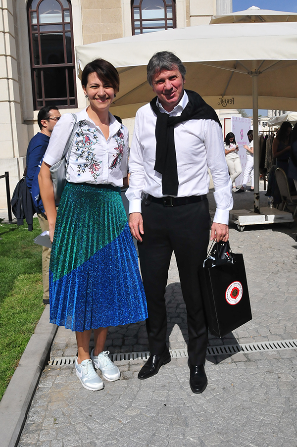 Alışveriş festivalinde bir araya geldiler