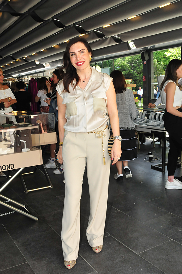 Alışveriş festivalinde bir araya geldiler