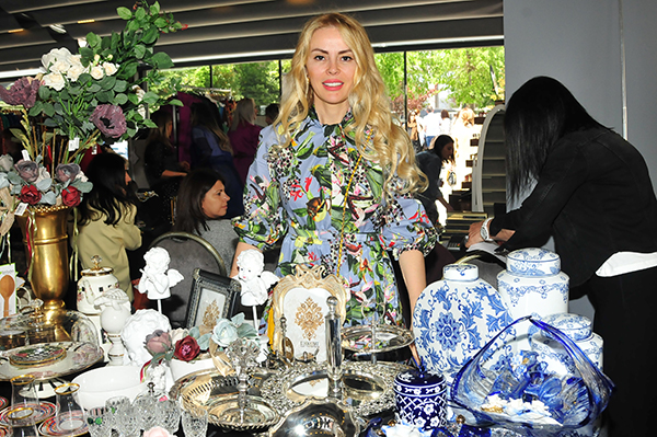 Alışveriş festivalinde bir araya geldiler