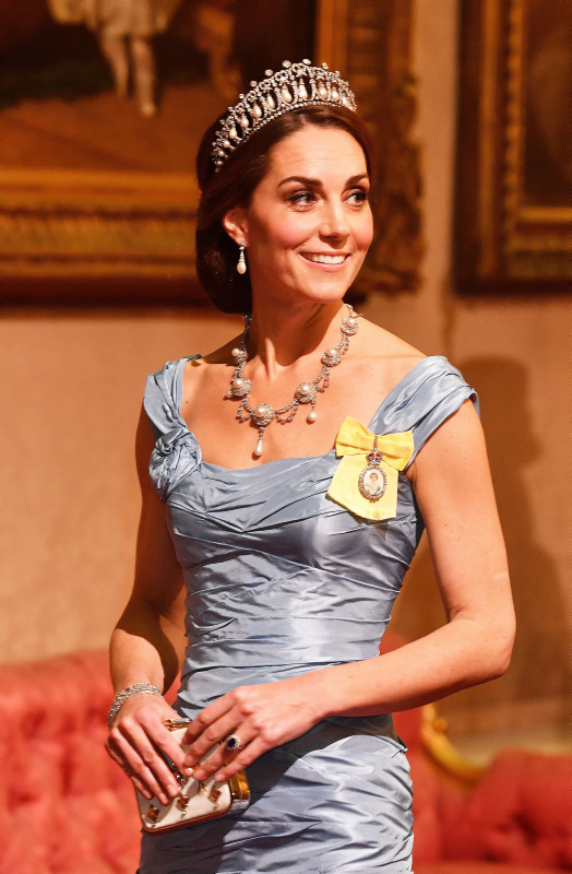 Kate Middleton'a Kraliyet nişanı verildi