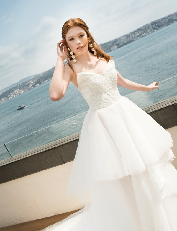 Baharın ihtişamlı gelinlikleri 