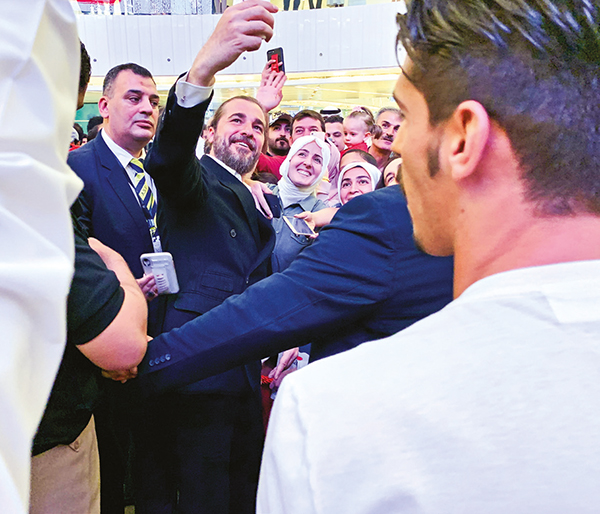 Kendi parfümünü yarattı