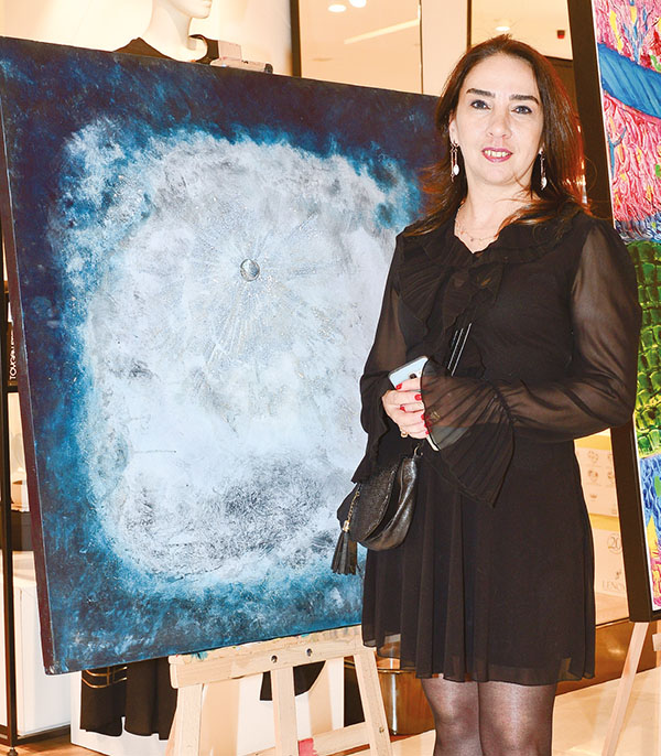 Vitrinler sanatla buluştu