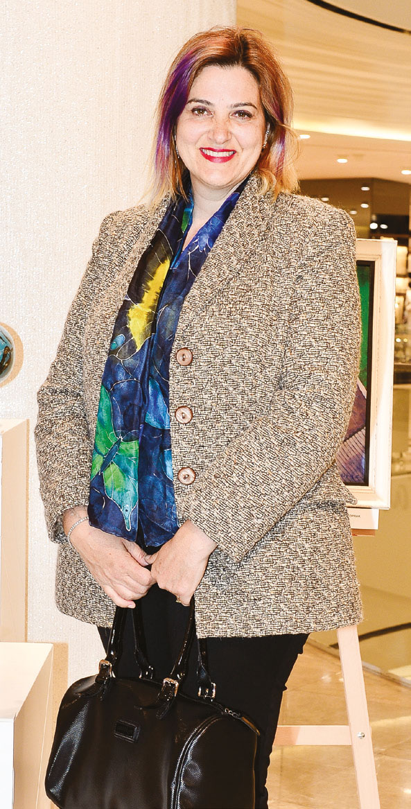 Vitrinler sanatla buluştu