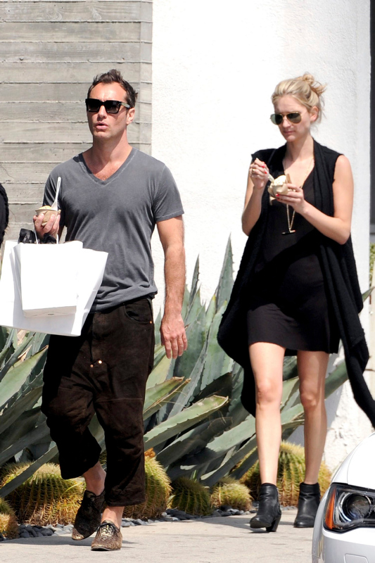 Jude Law, kız arkadaşı Phillipa Coan ile gizlice evlendi