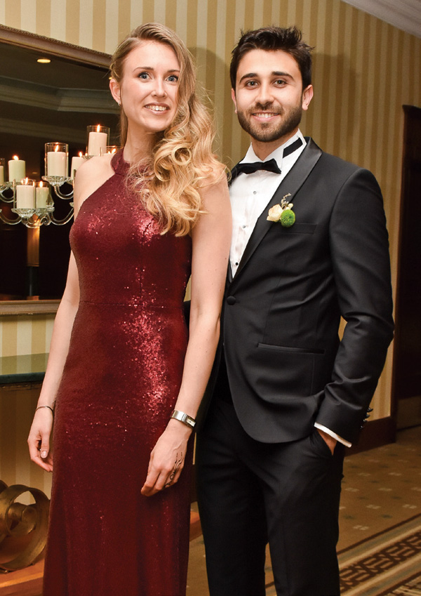 Genç çifte görkemli düğün 