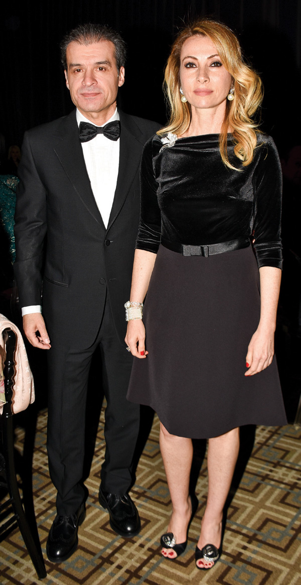 Genç çifte görkemli düğün 