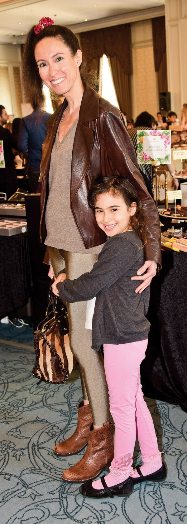 Dernek yararına alışveriş yaptılar