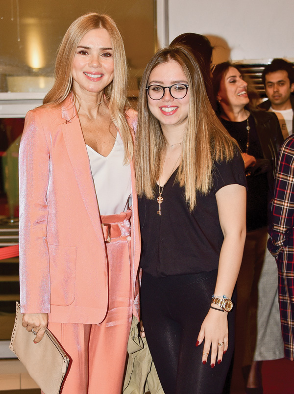 Cem Yılmaz bu kez TEYEV yararına gösteri yaptı