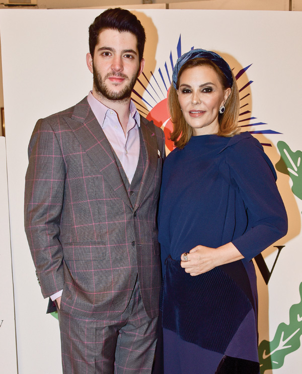 Cem Yılmaz bu kez TEYEV yararına gösteri yaptı