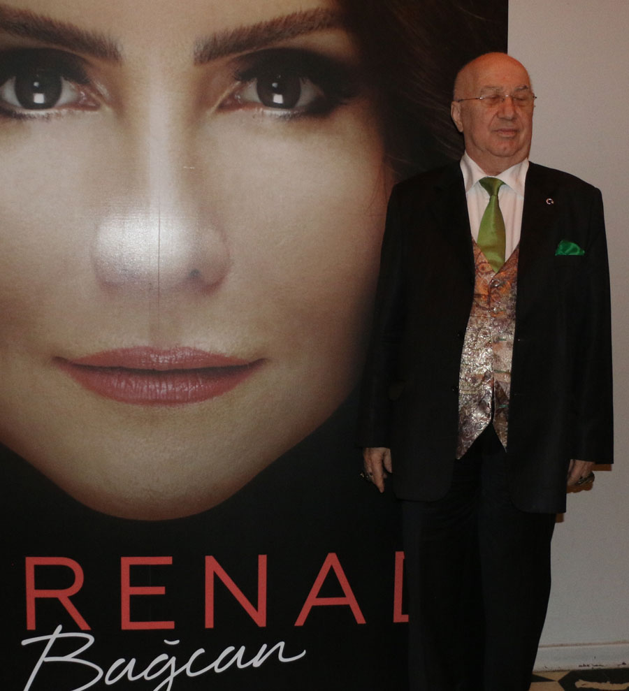 Serenad Bağcan ilk solo albümü "Serenad"ı ilk kez seslendirdi