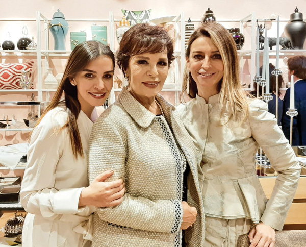 İlk mağazaya görkemli açılış