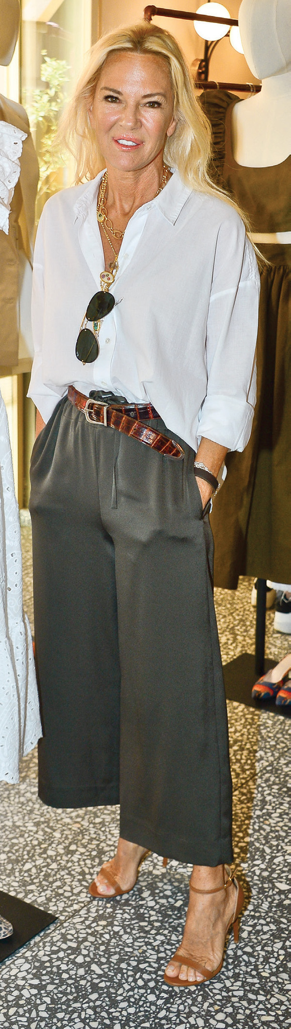 Yeni markaya özel davet