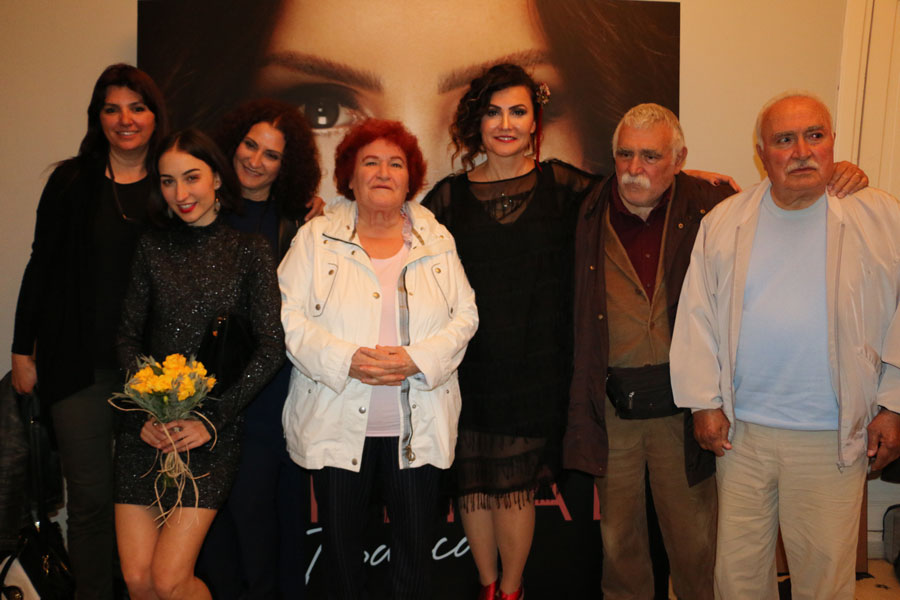 Serenad Bağcan ilk solo albümü "Serenad"ı ilk kez seslendirdi