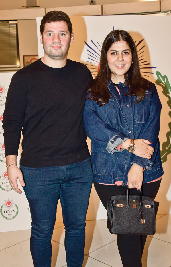 Cem Yılmaz bu kez TEYEV yararına gösteri yaptı